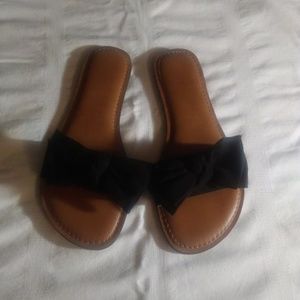 Time and Tru Flat Sandals